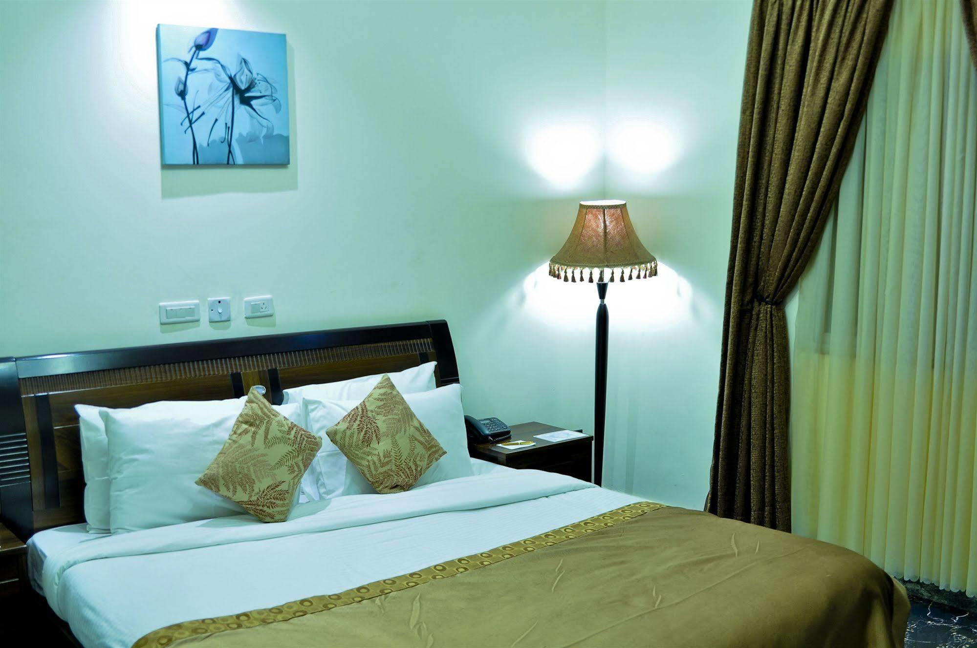Aes Luxury Apartments Abuja Esterno foto