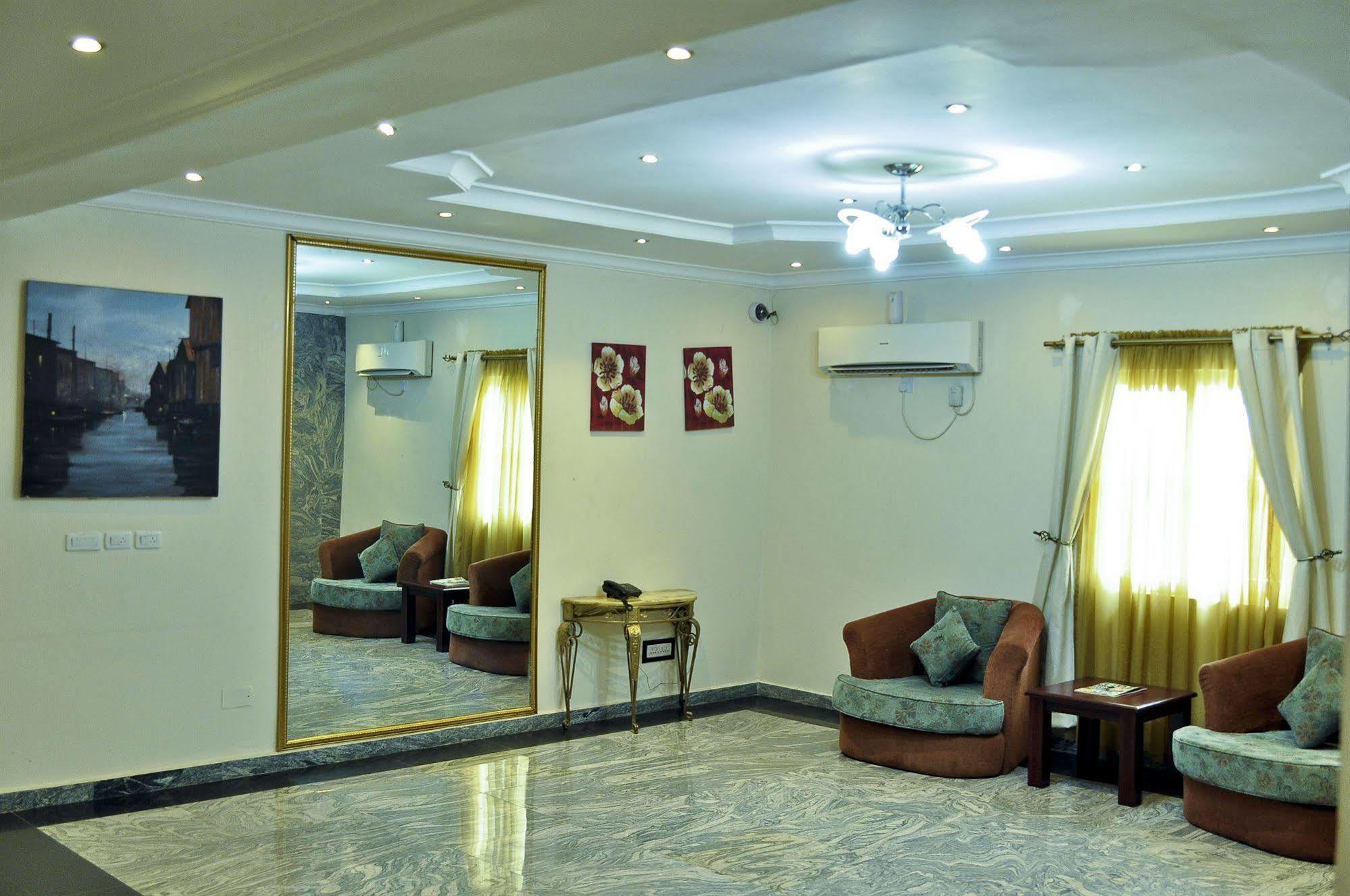 Aes Luxury Apartments Abuja Esterno foto
